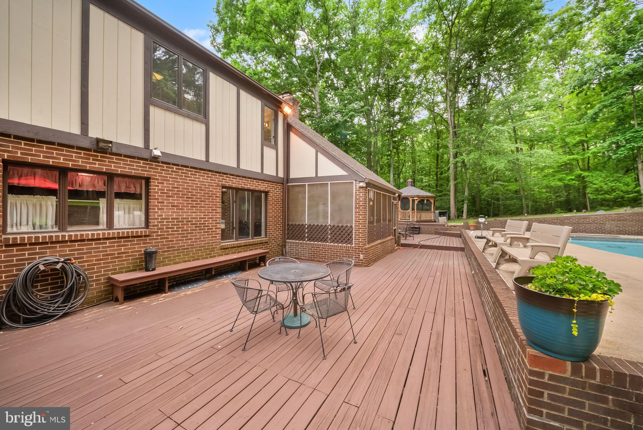 LAKE OCCOQUAN CLUB - Residential