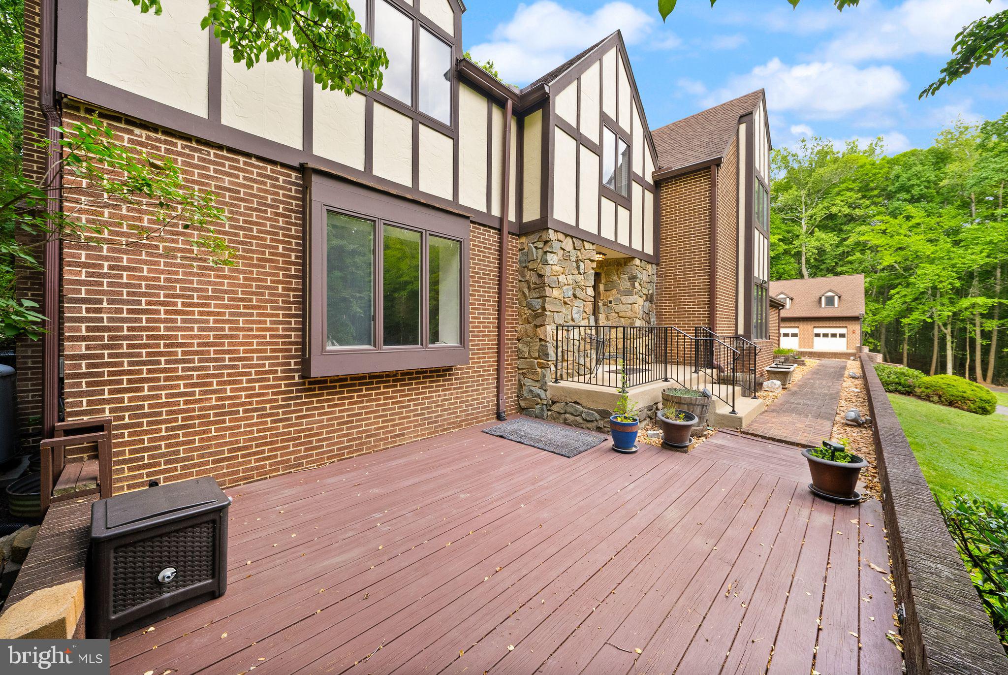 LAKE OCCOQUAN CLUB - Residential