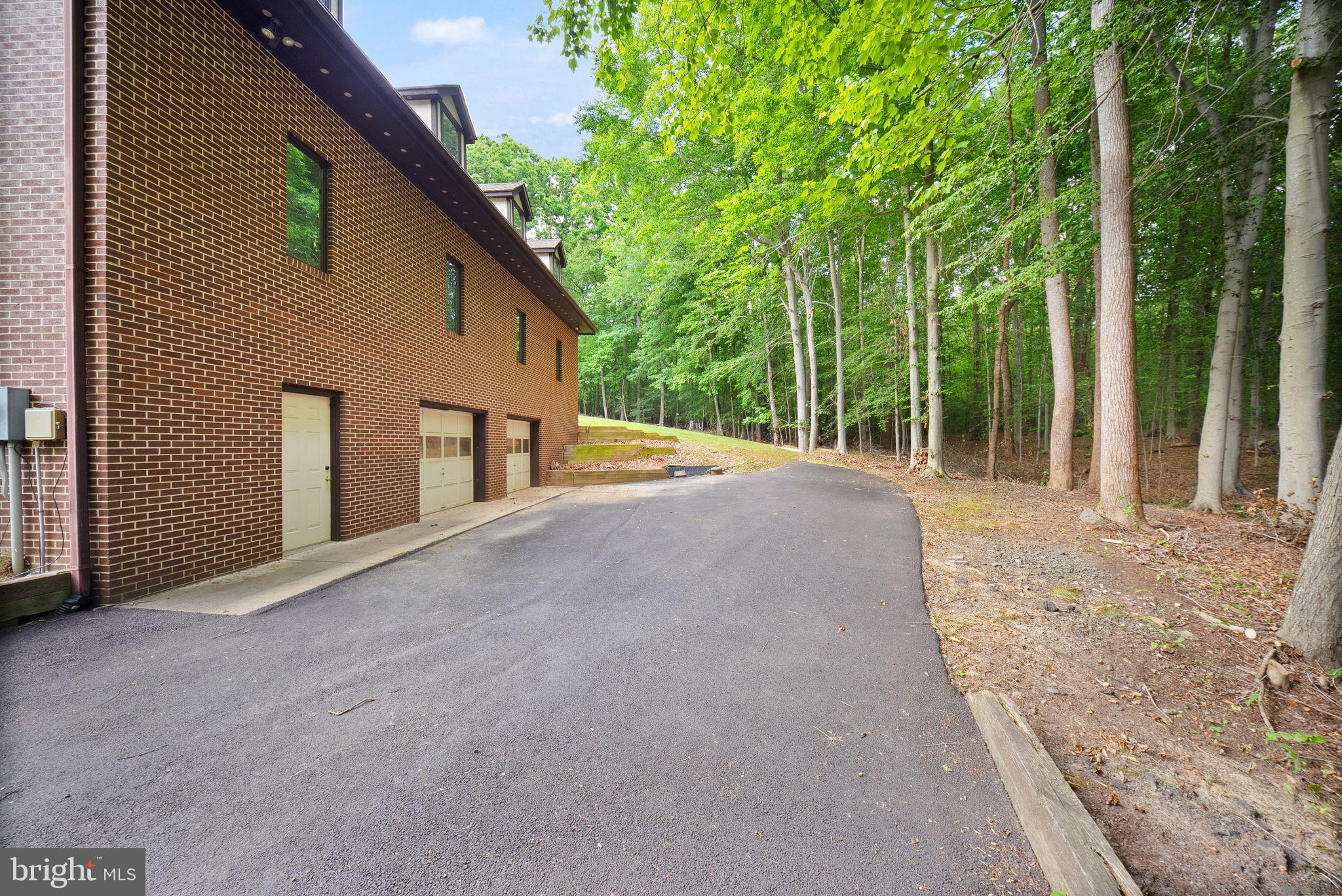 LAKE OCCOQUAN CLUB - Residential