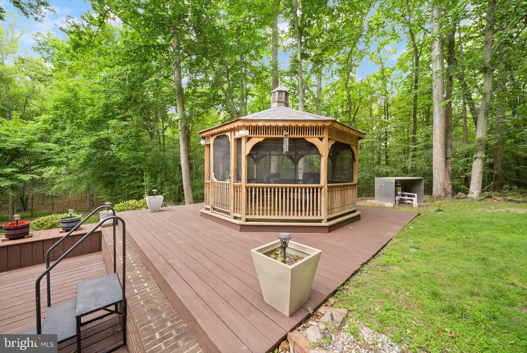 LAKE OCCOQUAN CLUB - Residential