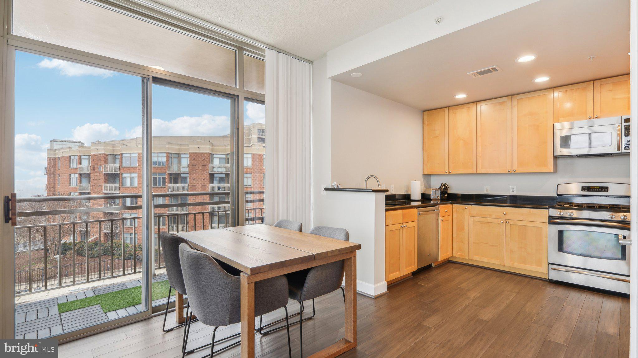 ECLIPSE ON CENTER PARK - Residential
