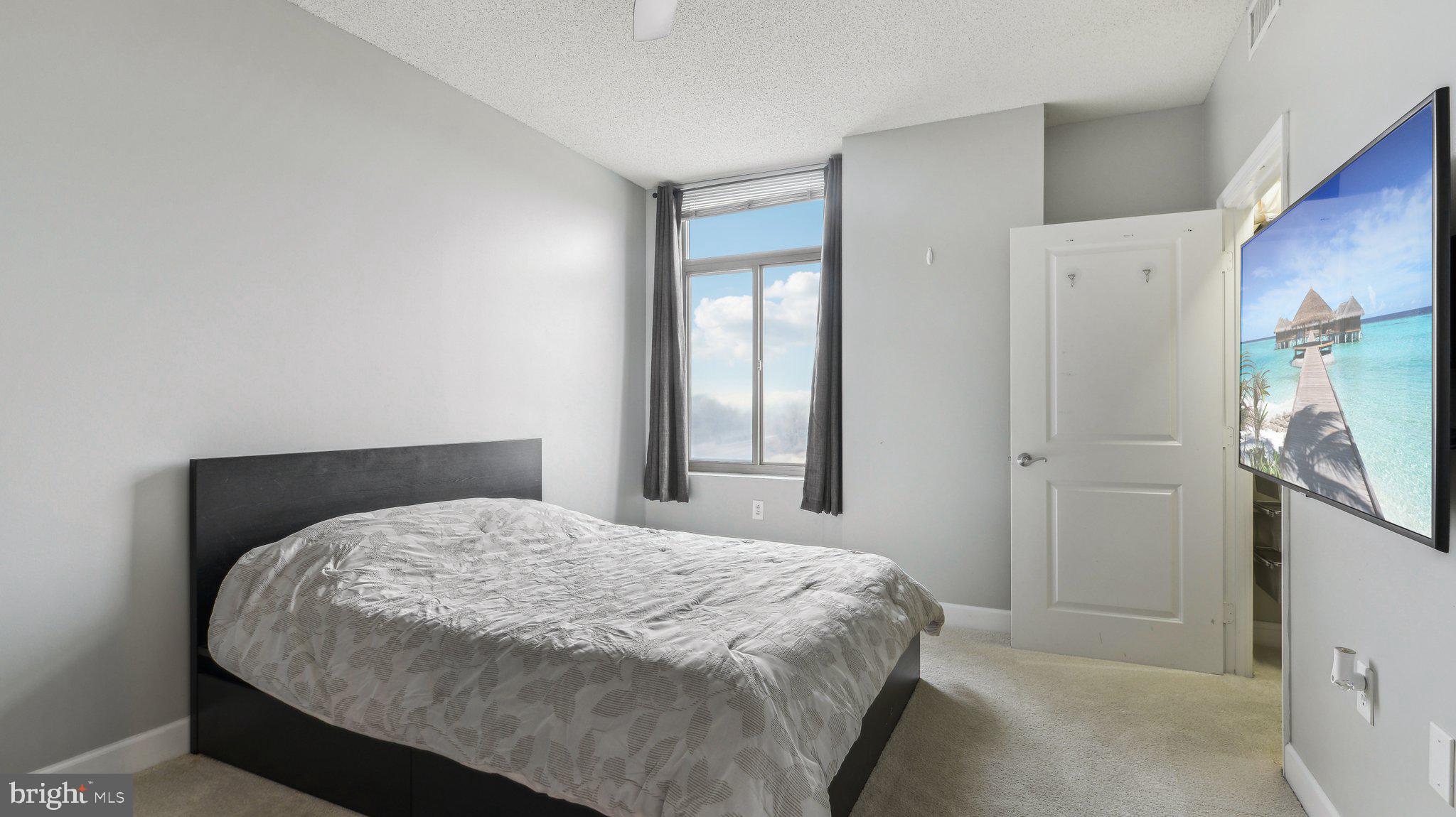 ECLIPSE ON CENTER PARK - Residential