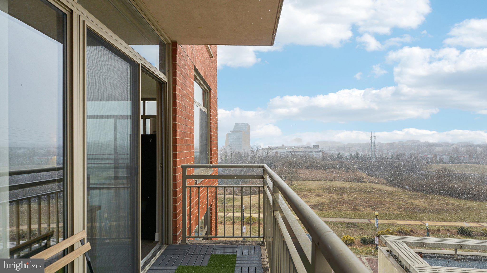 ECLIPSE ON CENTER PARK - Residential