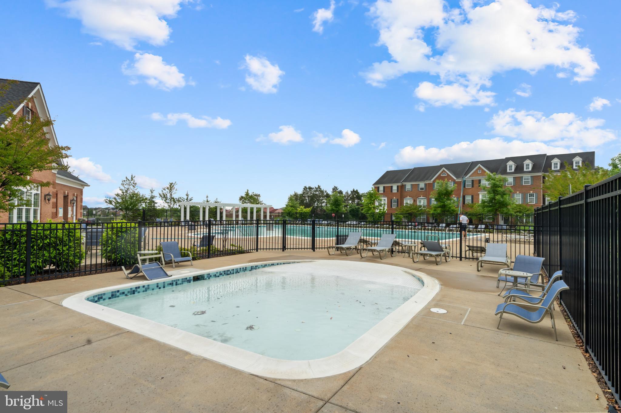 LOUDOUN VALLEY RIDGES - Residential