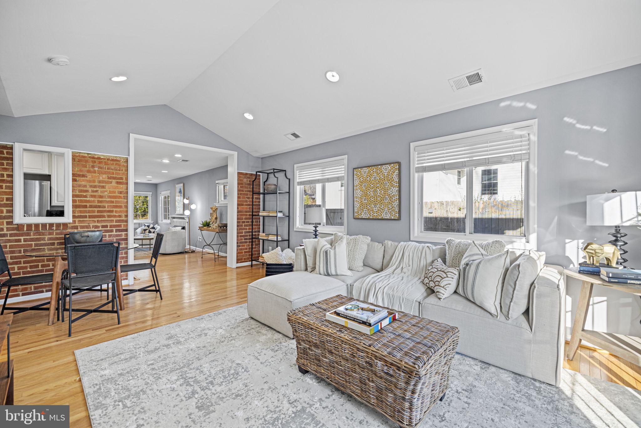 BROYHILL PARK - Residential