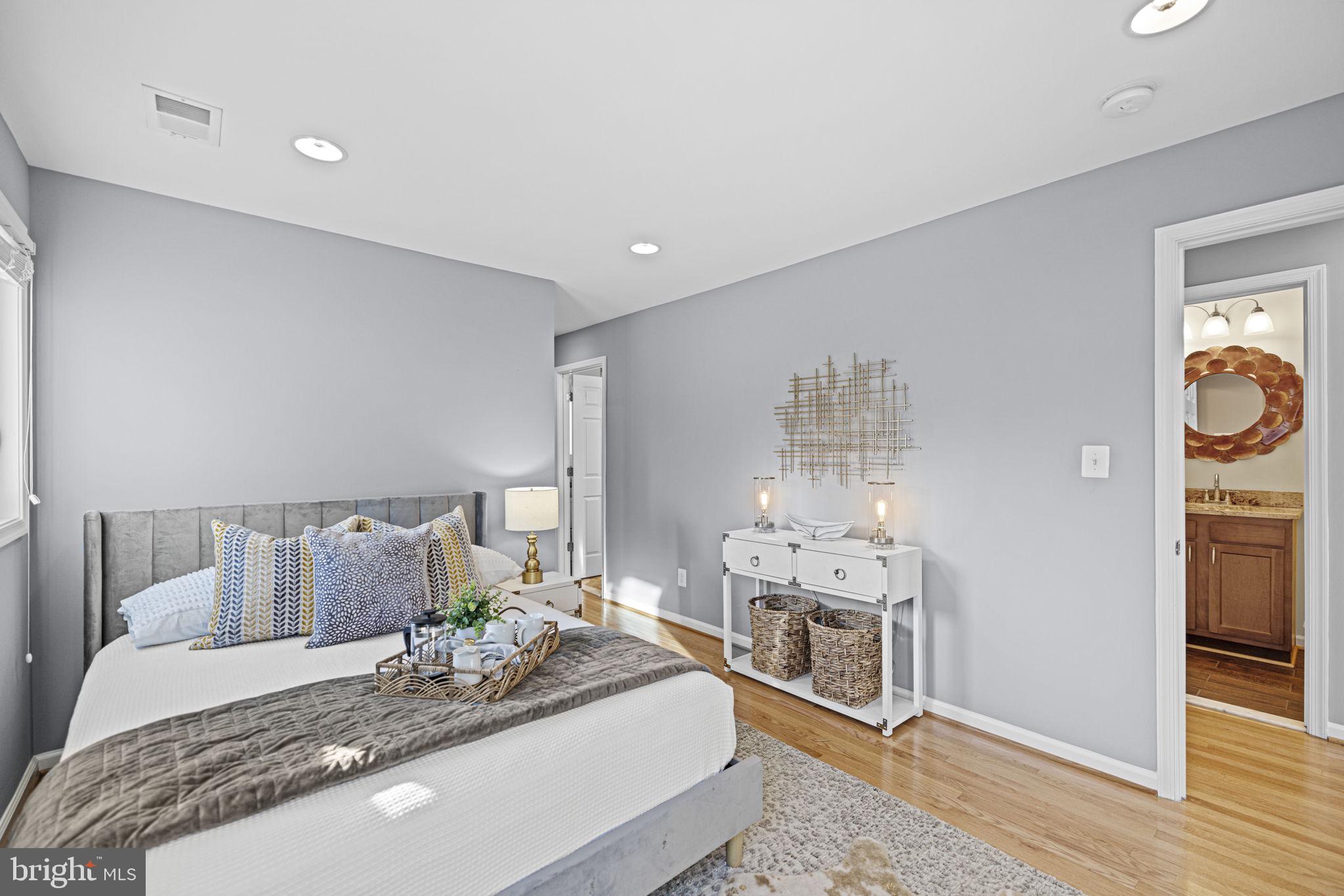 BROYHILL PARK - Residential