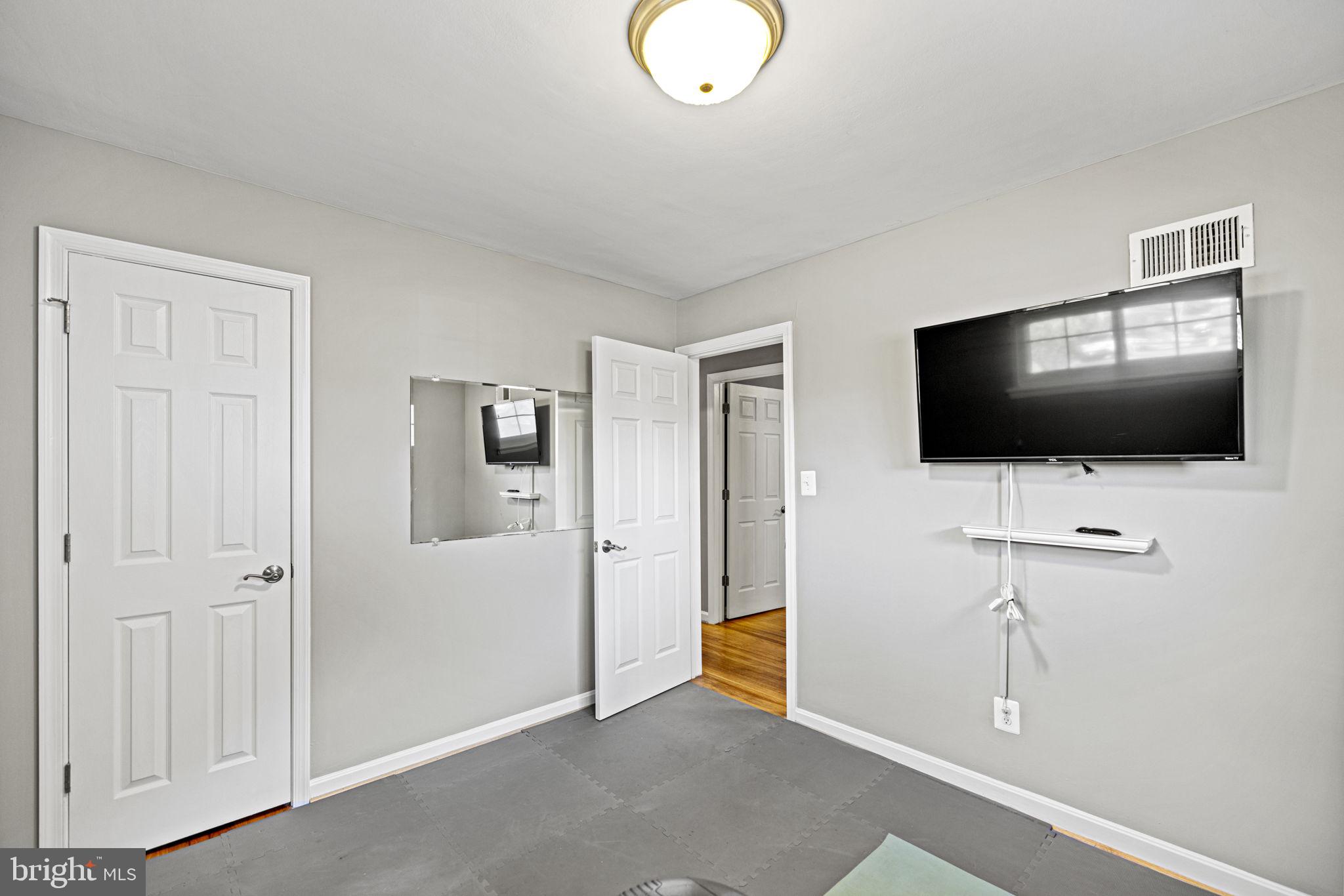 BROYHILL PARK - Residential