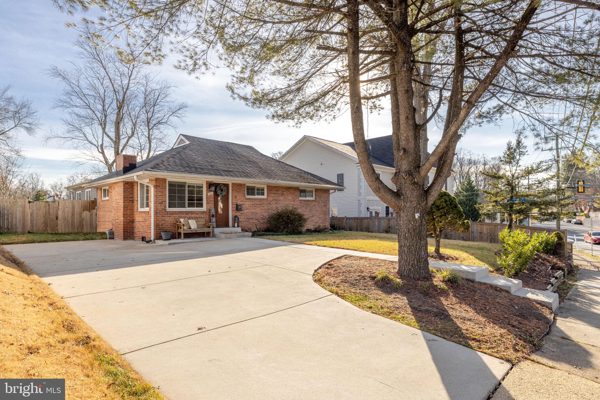 BROYHILL PARK - Residential