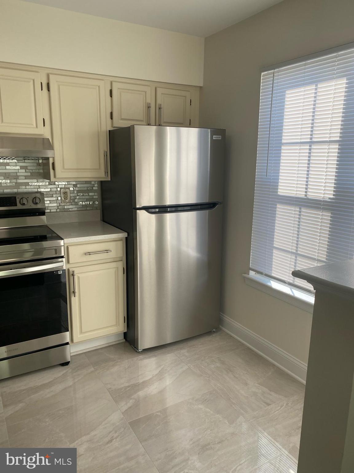 ROLLING OAKS - Residential Lease