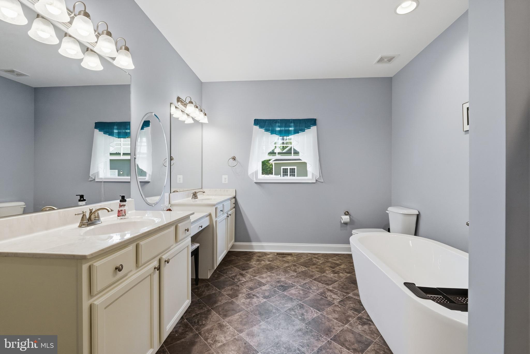 EMERALD HILLS ESTATES - Residential