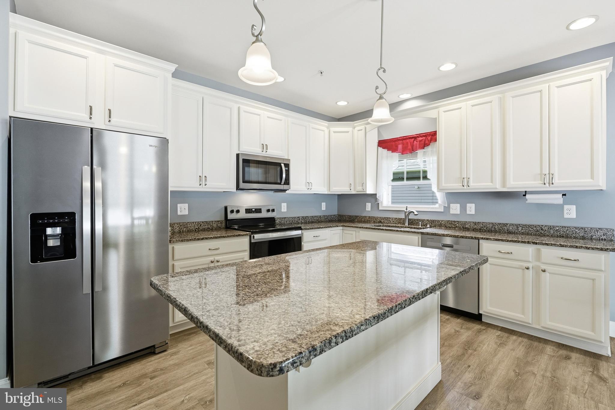 EMERALD HILLS ESTATES - Residential