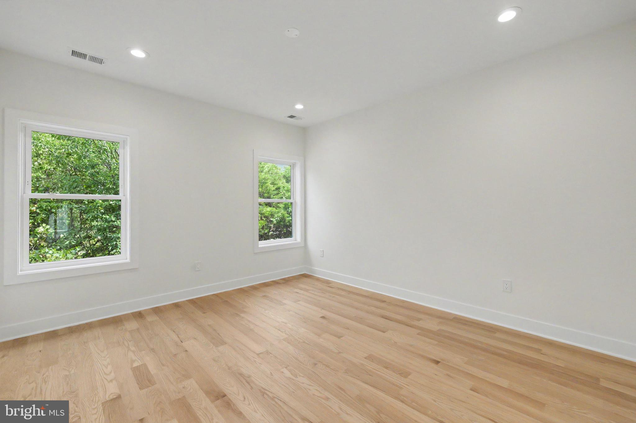 DEVON PARK - Residential