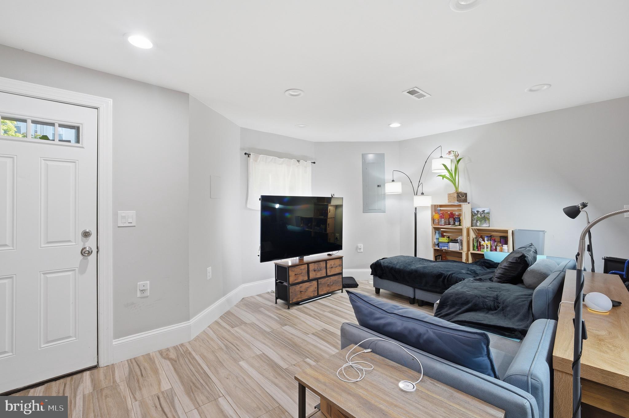 BLOOMINGDALE - Residential Income