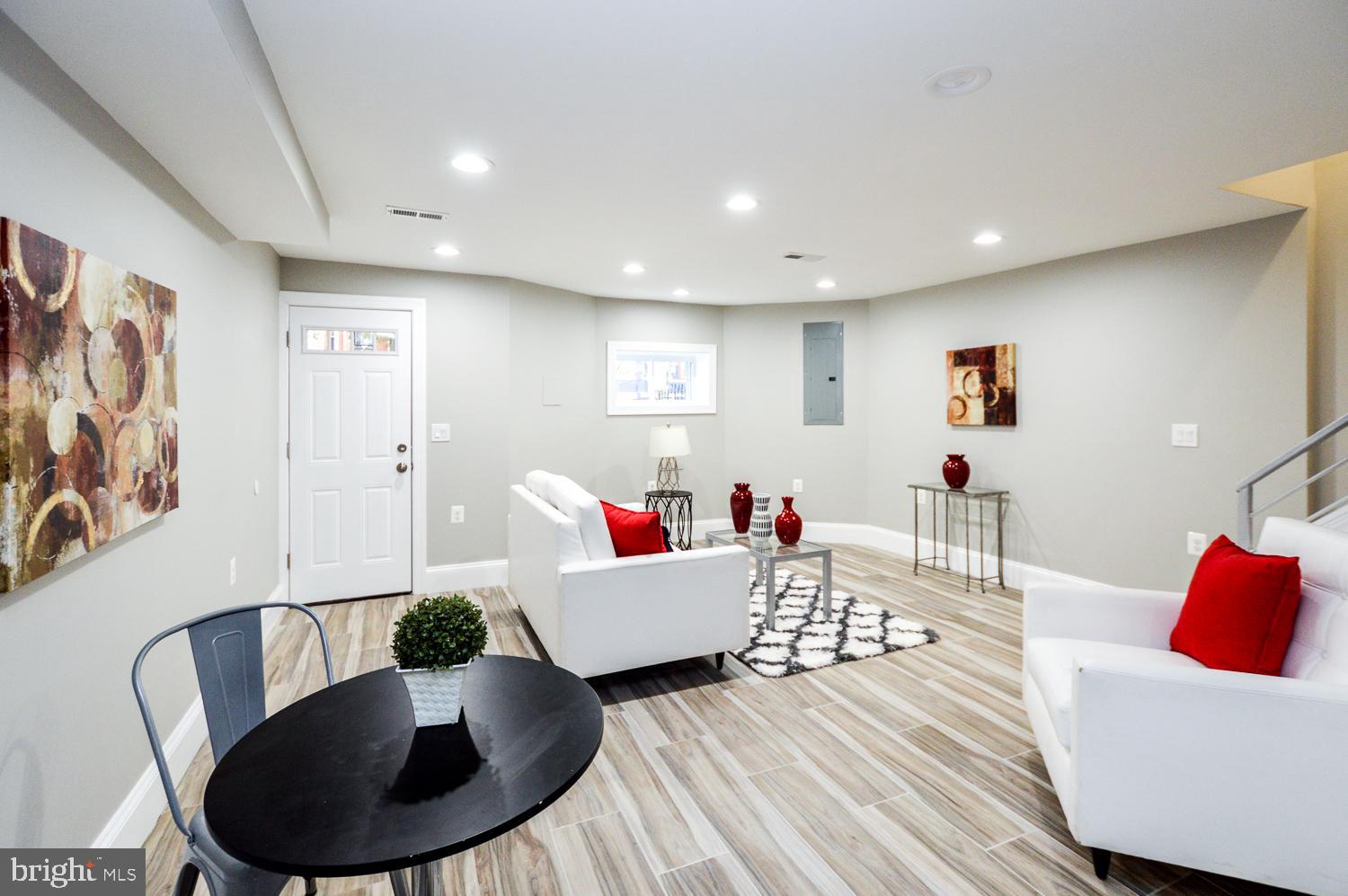 BLOOMINGDALE - Residential Income