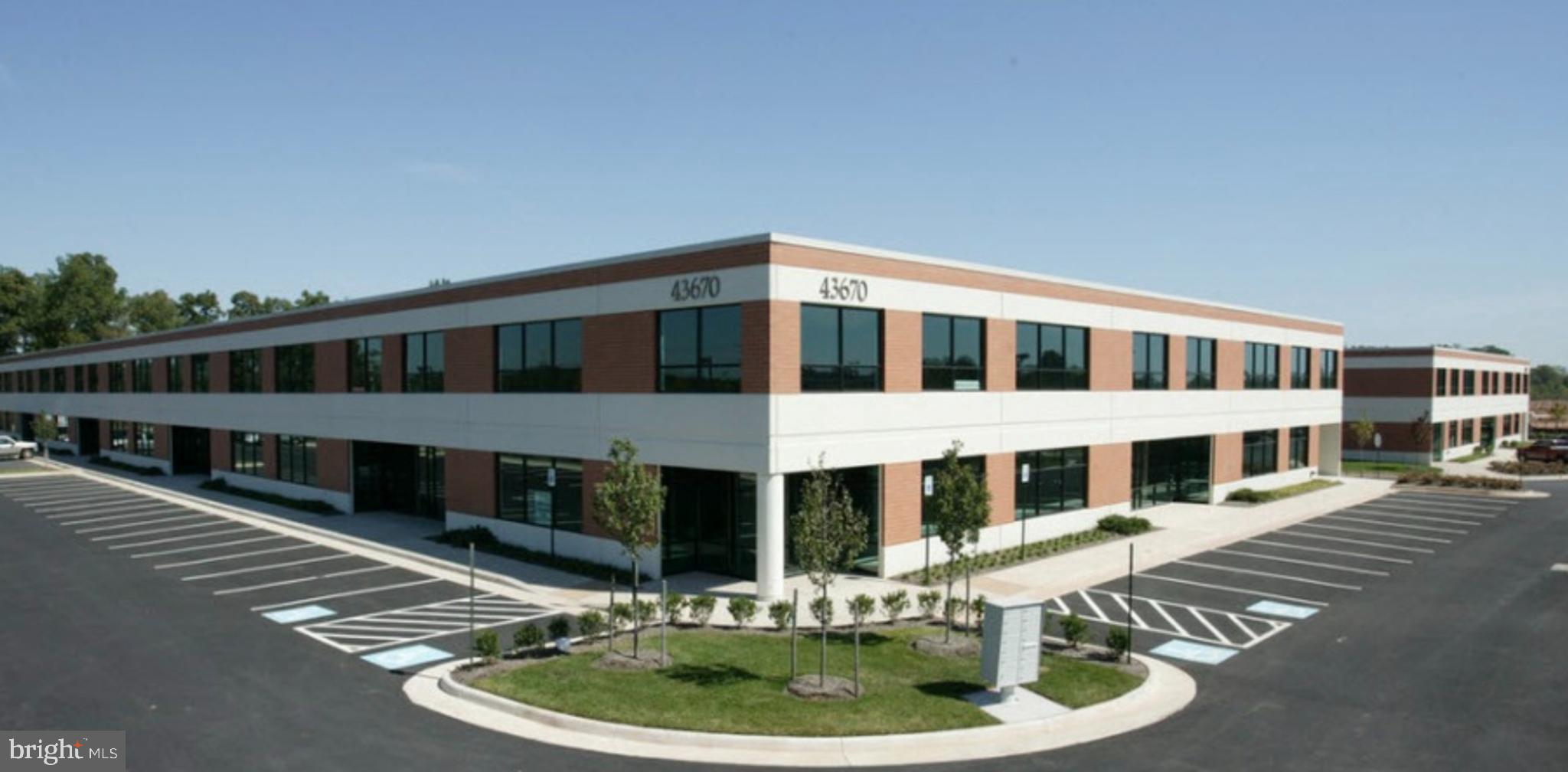 DULLES TRADE CENTER - Commercial Sale