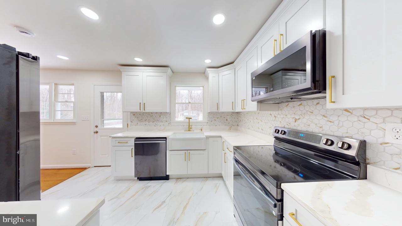 WOODED ACRES - Residential