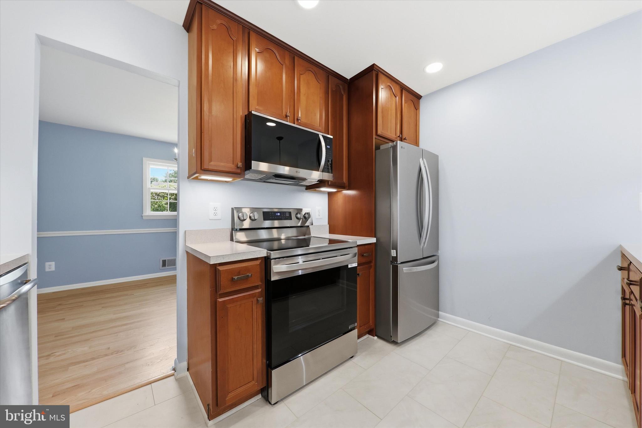 WILLIAMSBURG VILLAGE - Residential