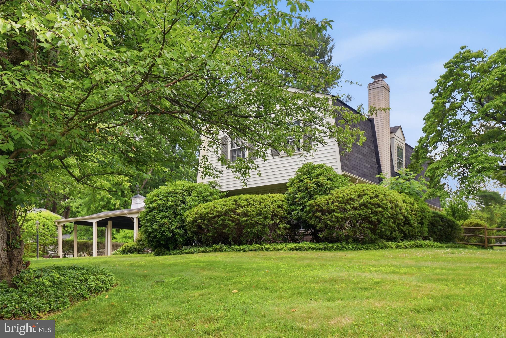 WILLIAMSBURG VILLAGE - Residential