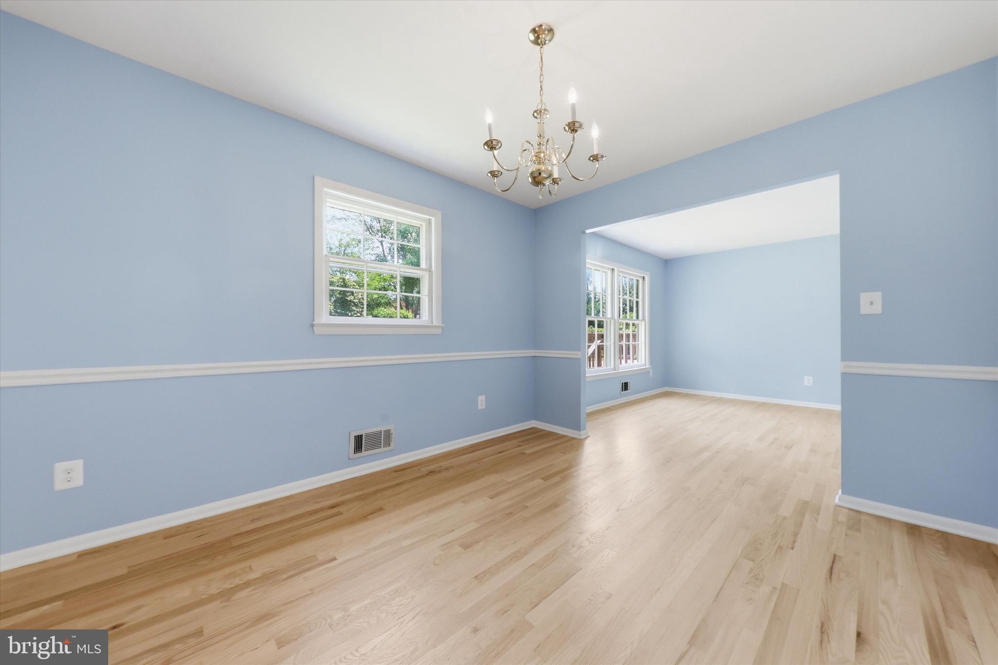 WILLIAMSBURG VILLAGE - Residential