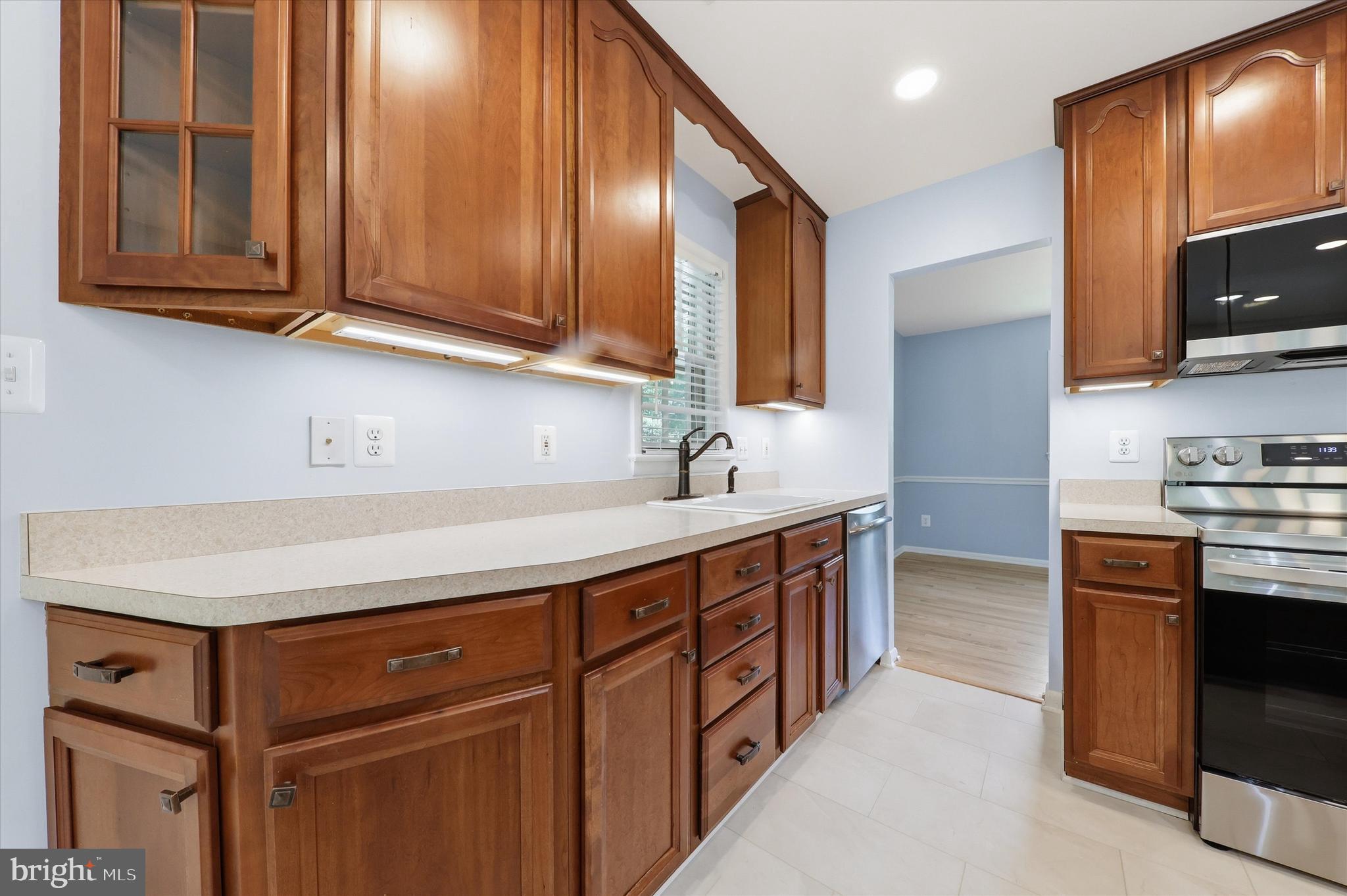 WILLIAMSBURG VILLAGE - Residential