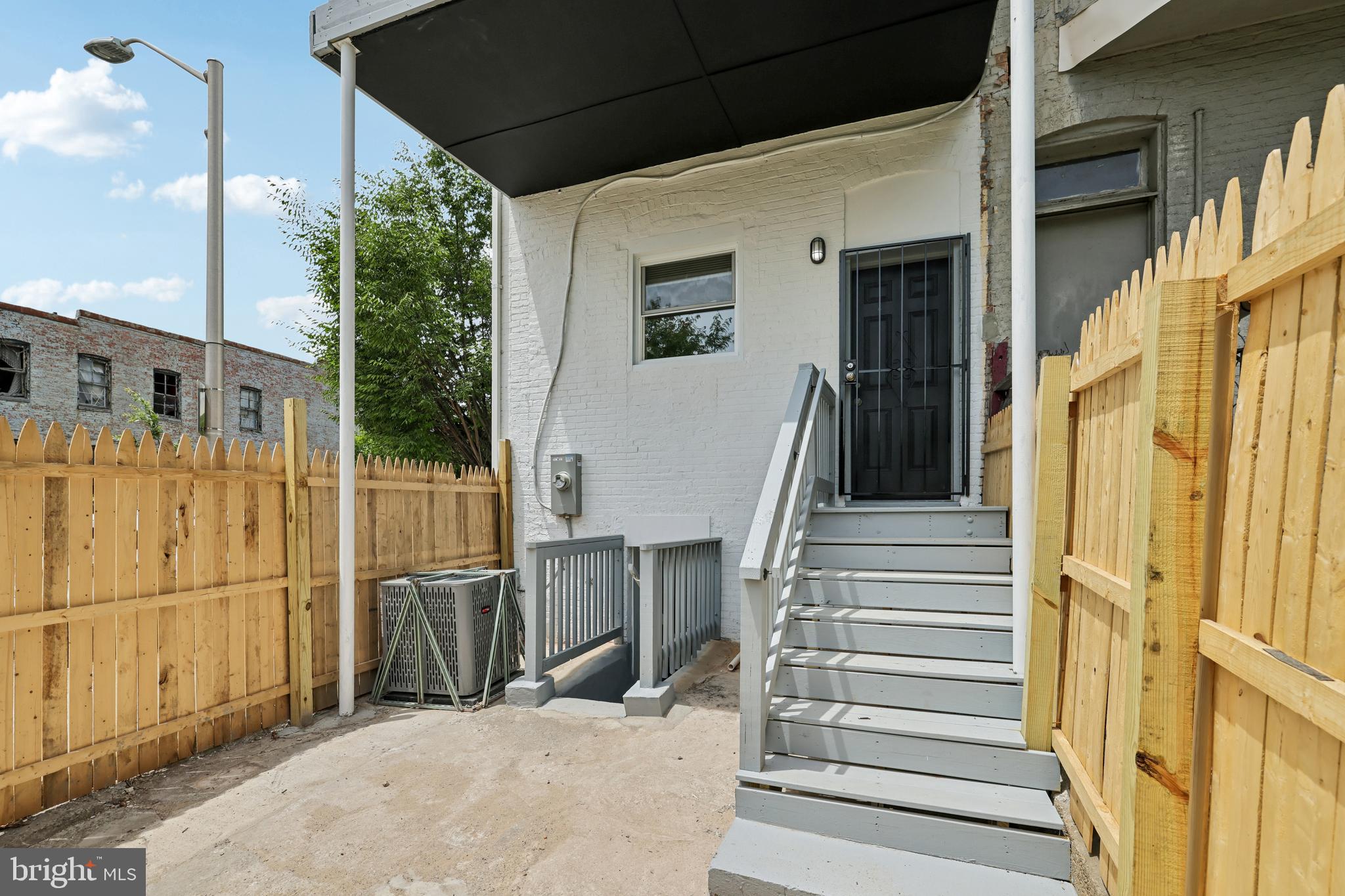 SANDTOWN-WINCHESTER - Residential