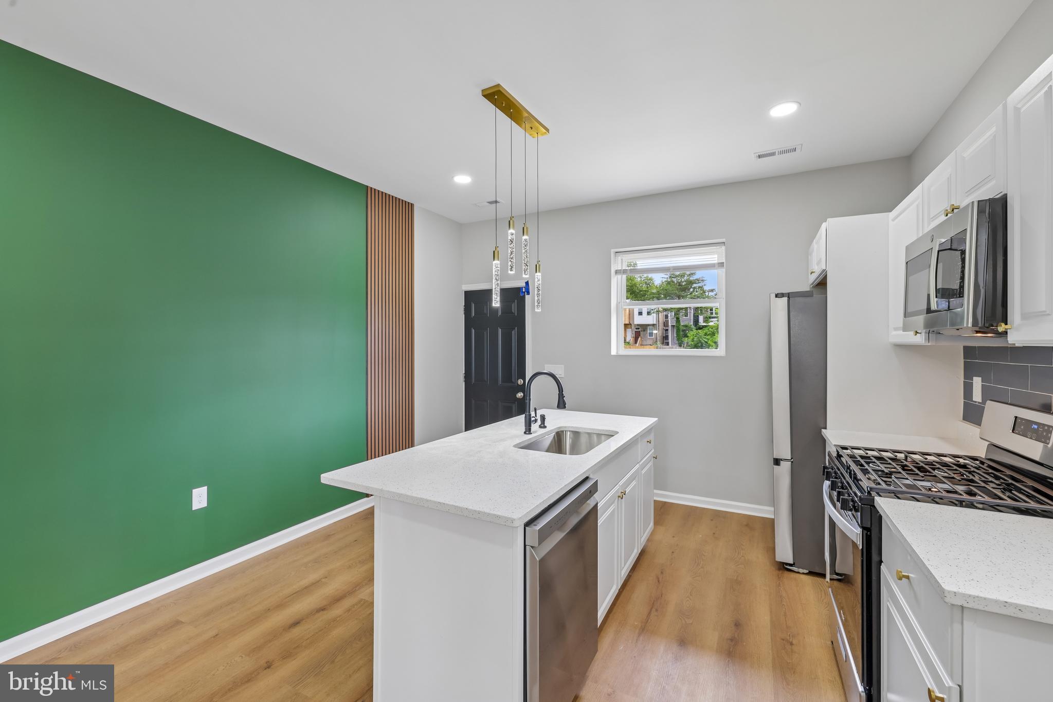SANDTOWN-WINCHESTER - Residential