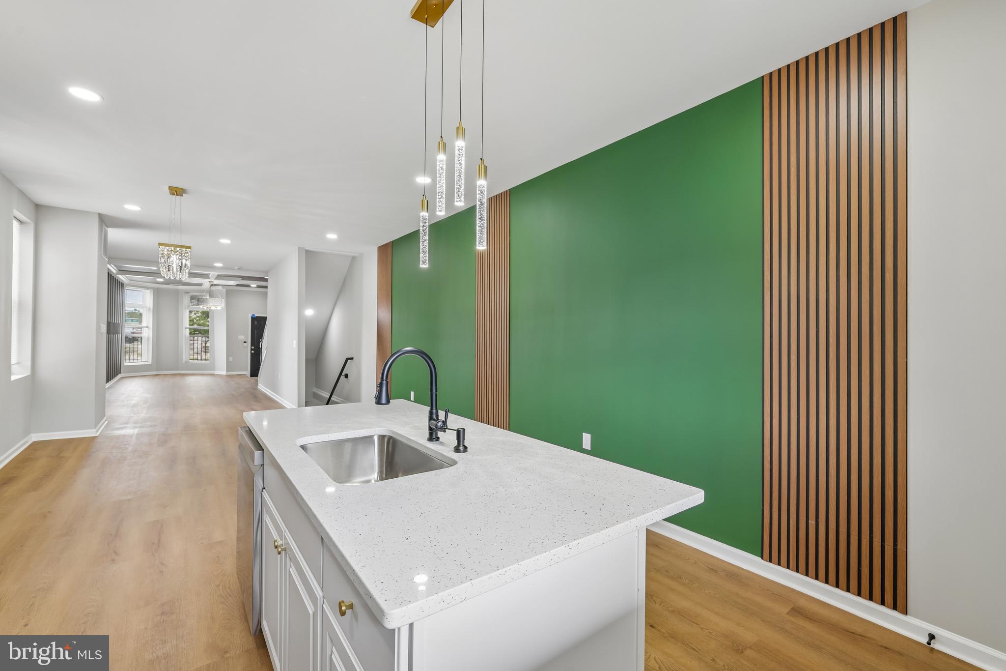 SANDTOWN-WINCHESTER - Residential