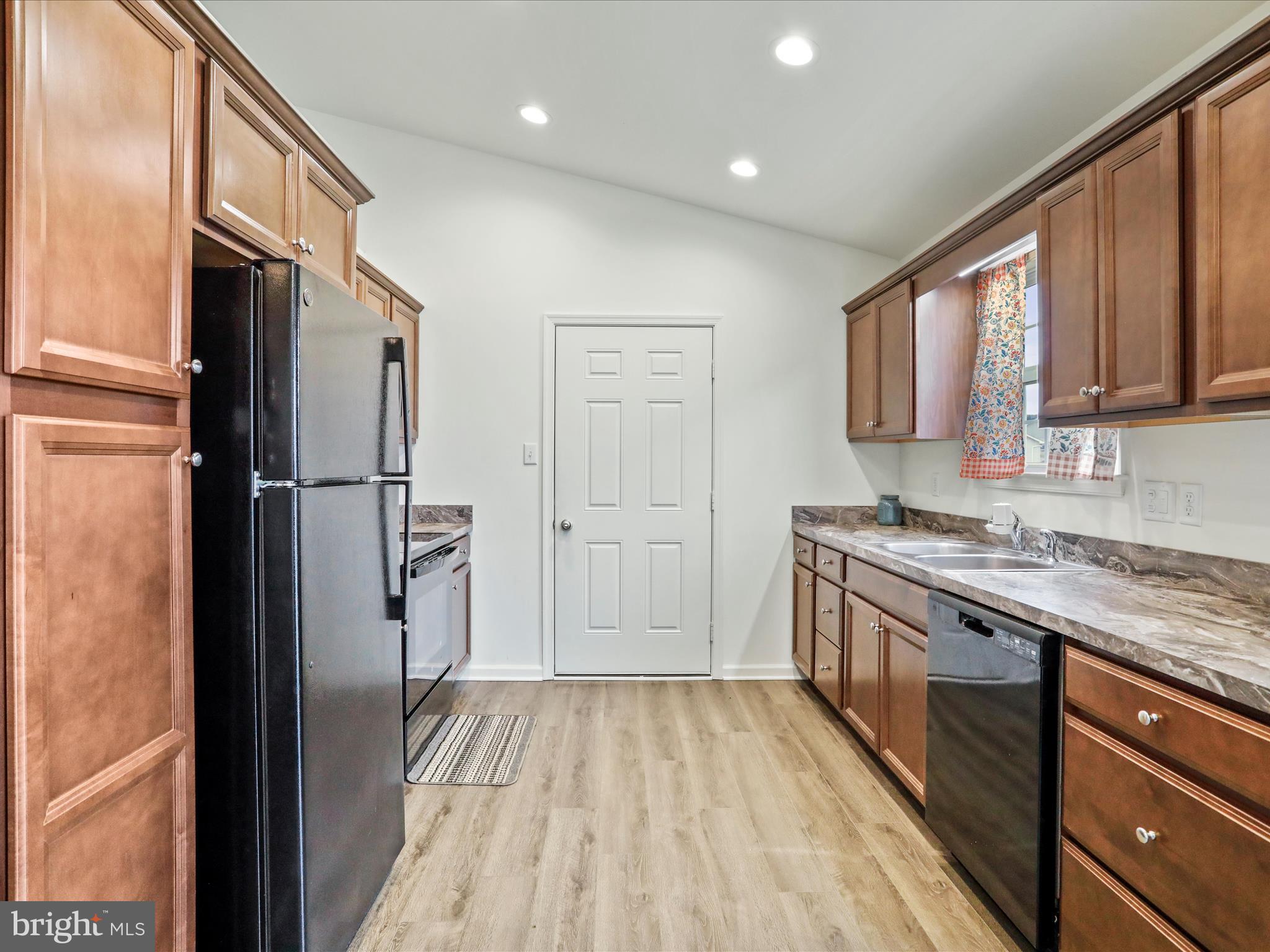 MADISON ESTATES - Residential