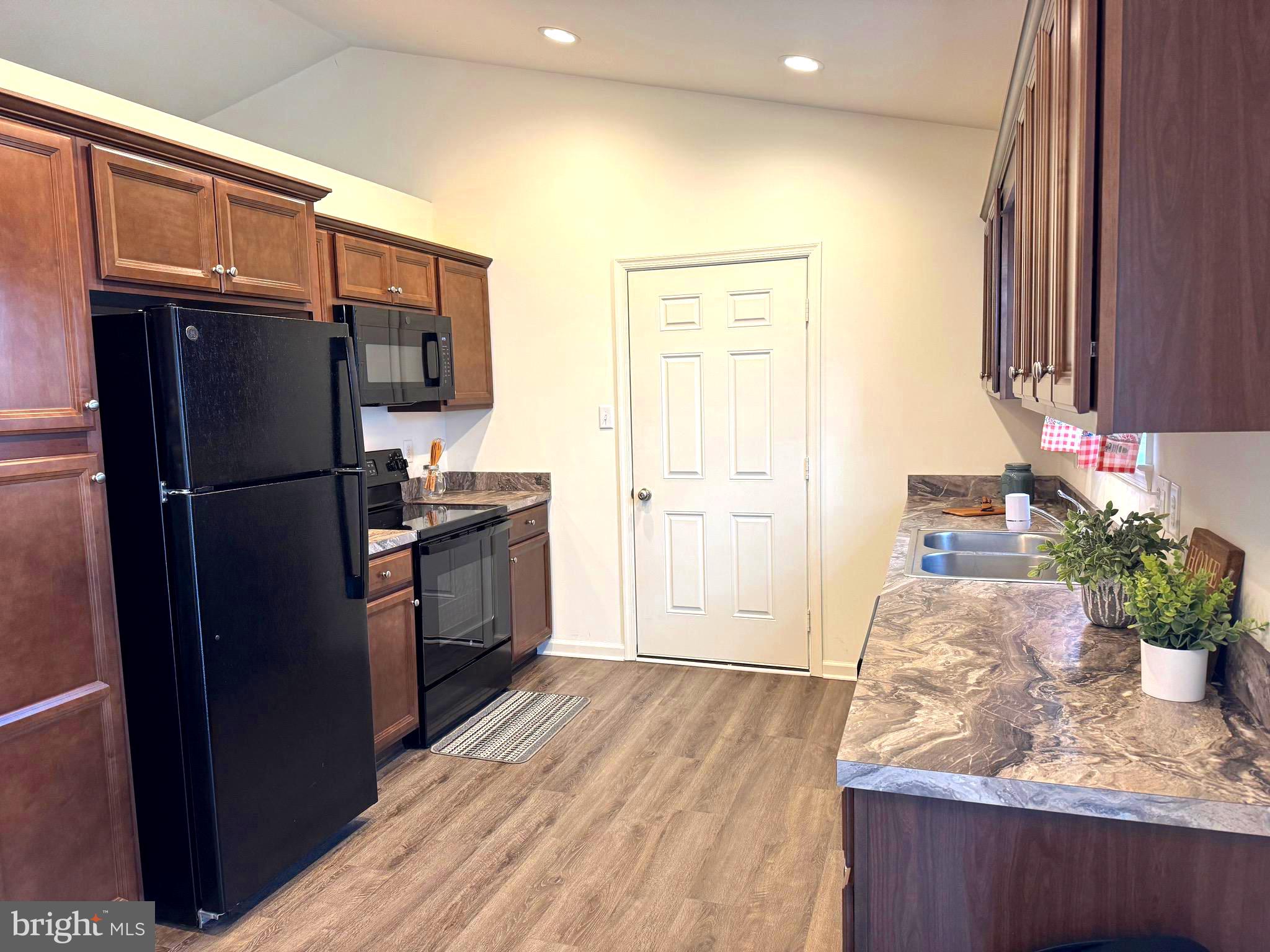 MADISON ESTATES - Residential