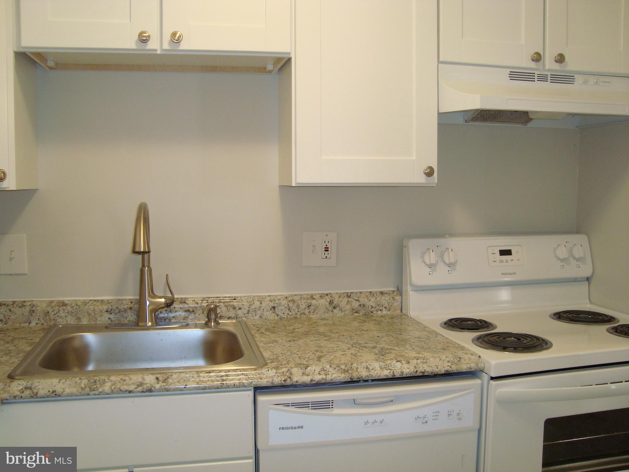 CAMELBACK VILLAGE - Residential
