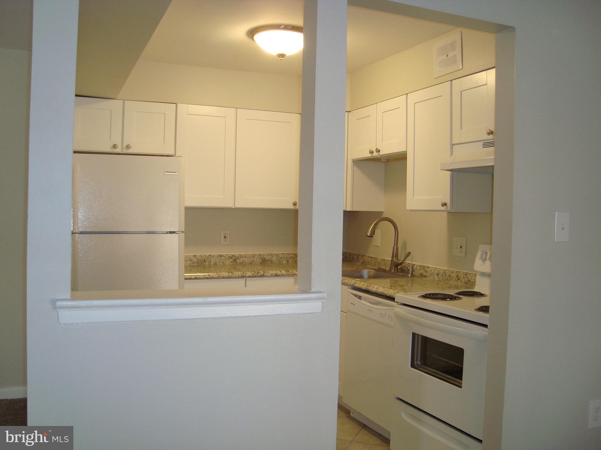 CAMELBACK VILLAGE - Residential