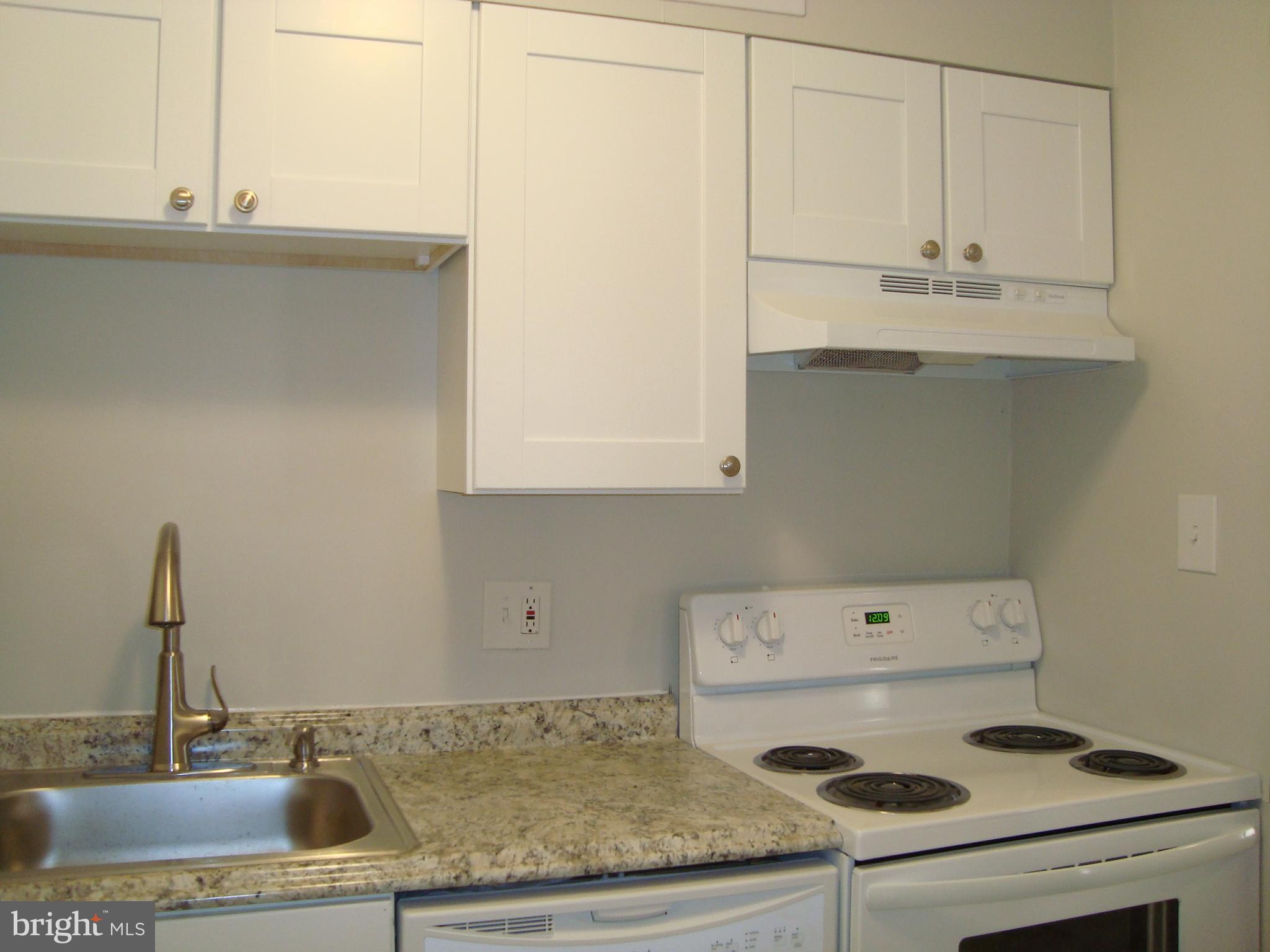 CAMELBACK VILLAGE - Residential