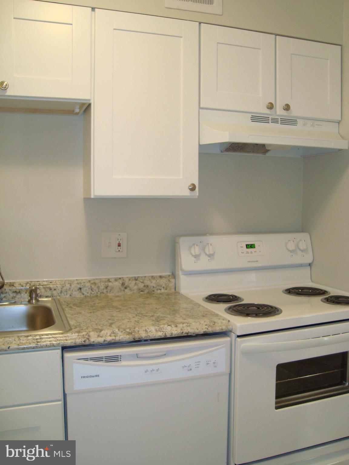 CAMELBACK VILLAGE - Residential