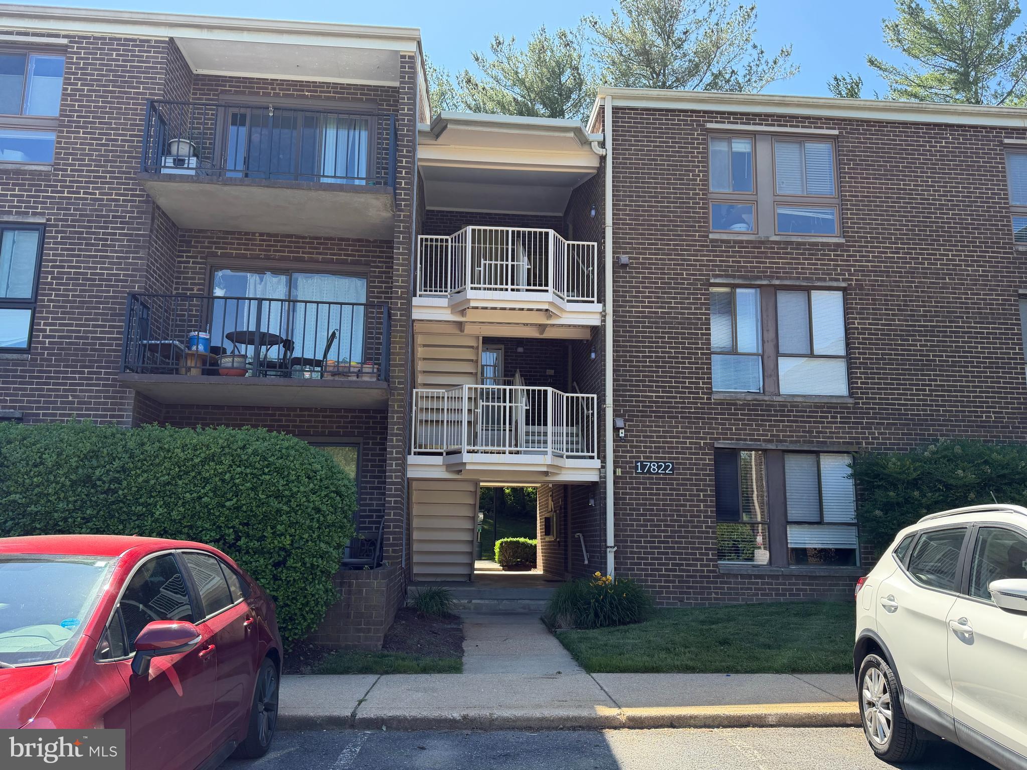Ground Floor (1st floor #180) ... Bright with natural light ... Unit is on the ground level with balcony & walkable convenience ... Locate in the heart of Olney ... Multiple shopping centers nearby ... Minutes off from ICC ... Unassigned parking with 2 parking permits and 1 guess parking permit ... HVAC was replaced in 2019 ... Electrical Panel was replaced in 2018 ... Spacious balcony off from the living room and HUGE den / closet ... Community swimming pool ... MANY MORE !!! Agent: Tenant occupied ... MUST make an appt 24 hours in advance for showing appointment!