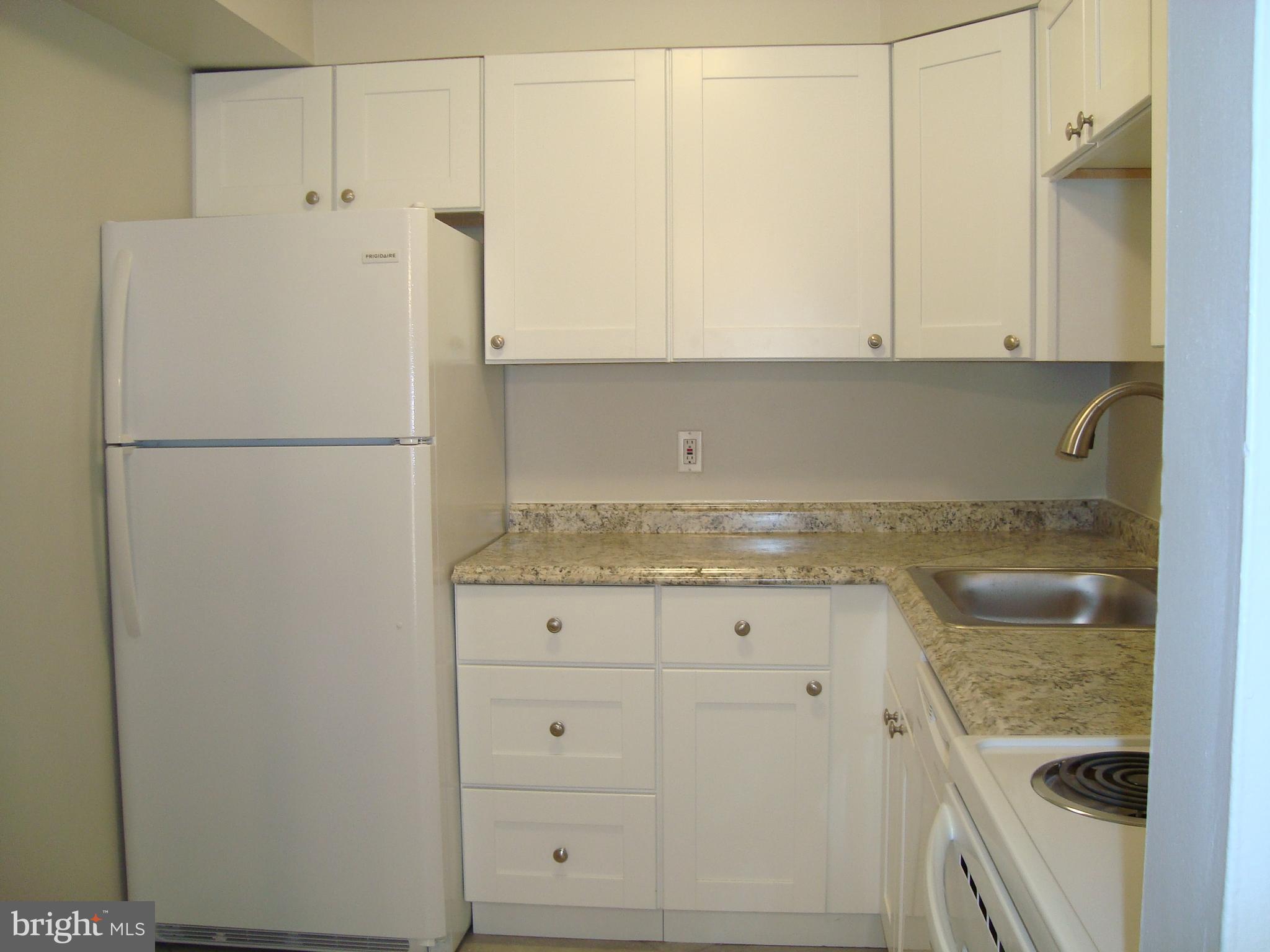 CAMELBACK VILLAGE - Residential