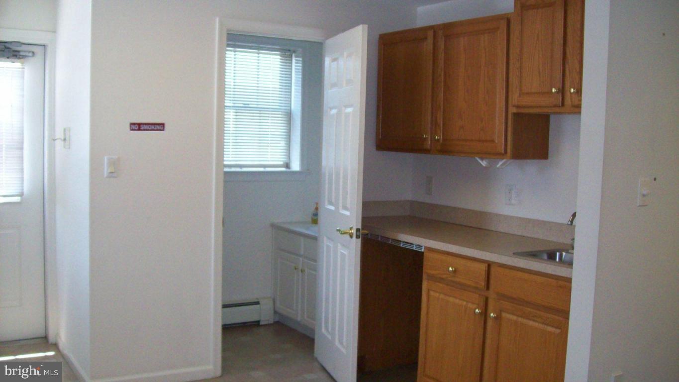LINCOLN - Commercial Lease