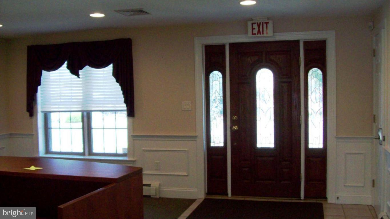 LINCOLN - Commercial Lease