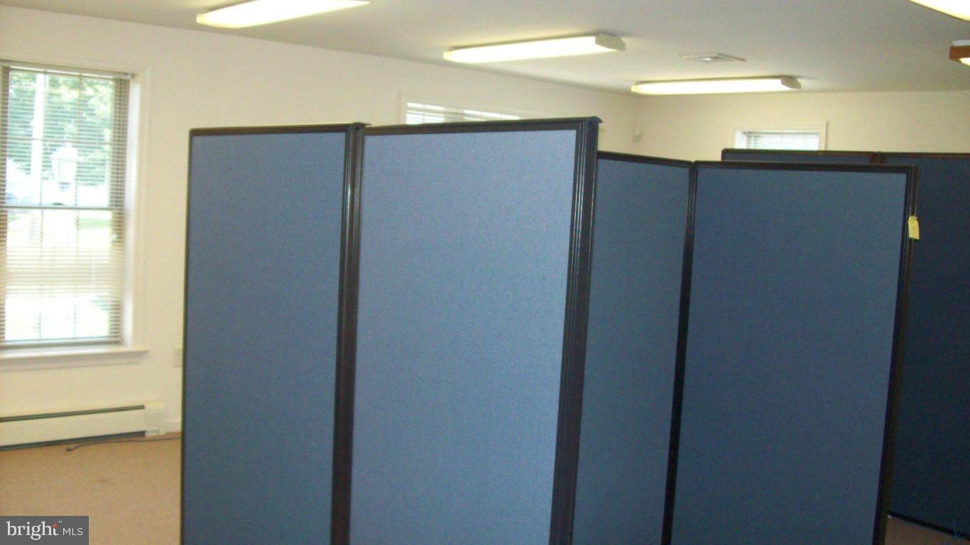 LINCOLN - Commercial Lease