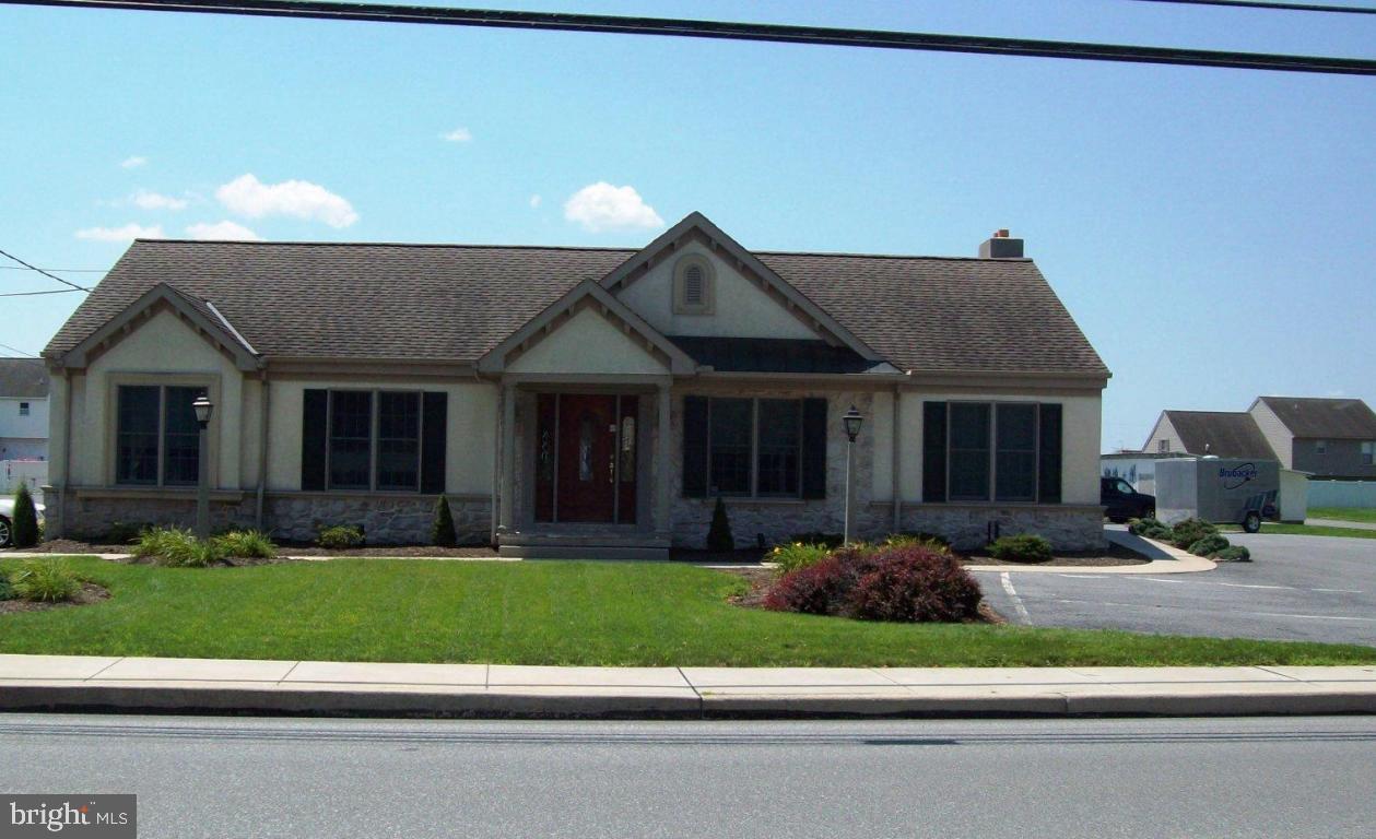 LINCOLN - Commercial Lease