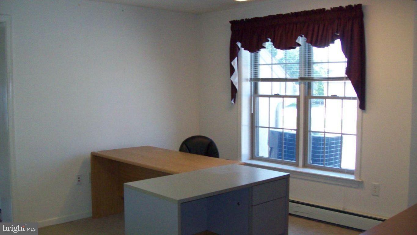 LINCOLN - Commercial Lease