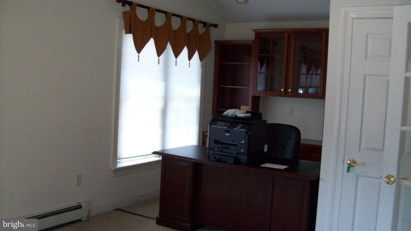 LINCOLN - Commercial Lease