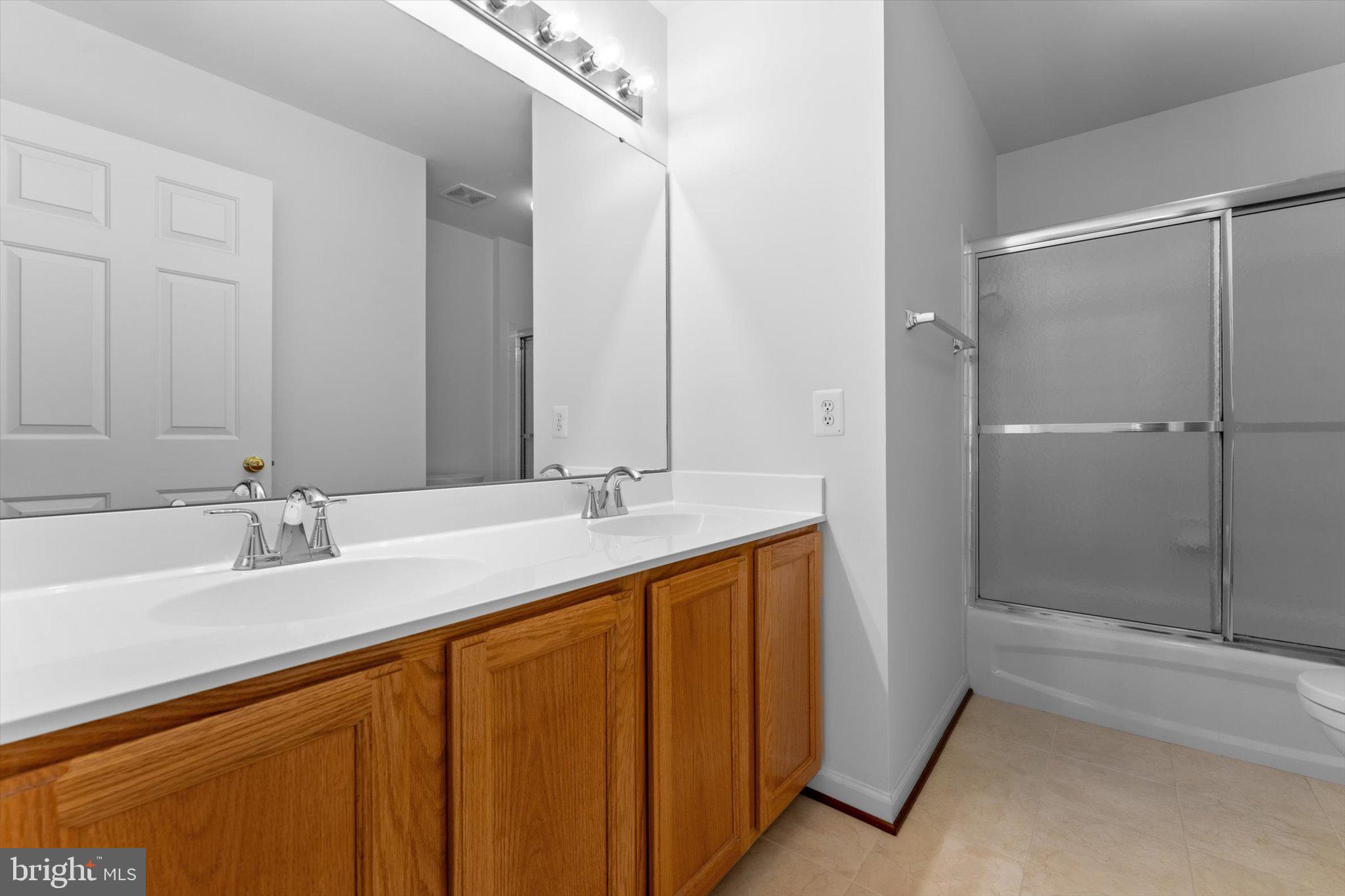 ROCKHILL CENTER ESTATES - Residential Lease