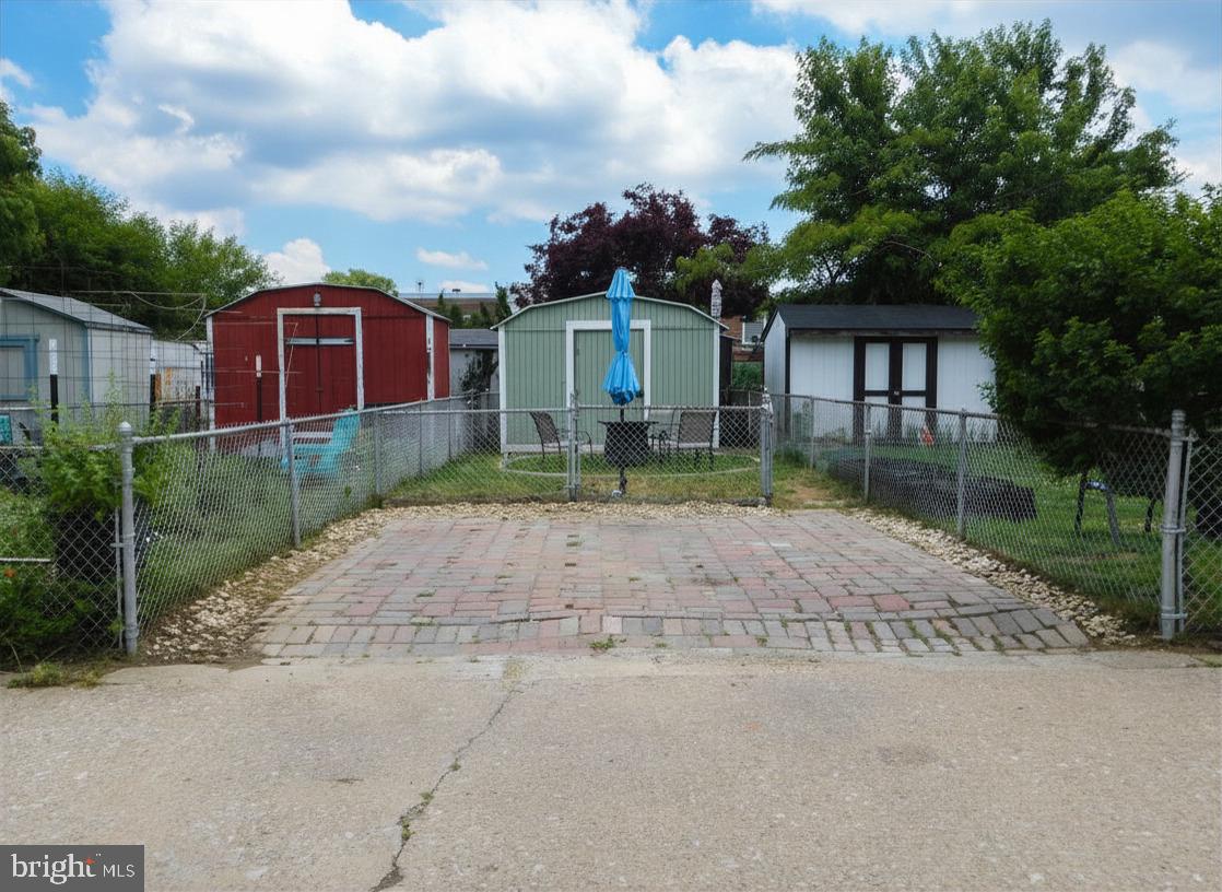 ROXBOROUGH - Residential