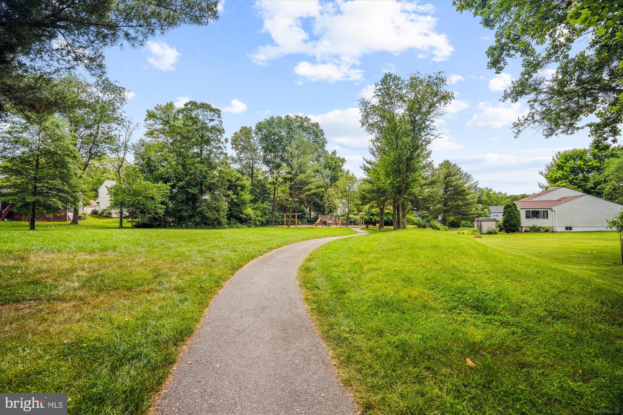 MACGILLS COMMON - Residential