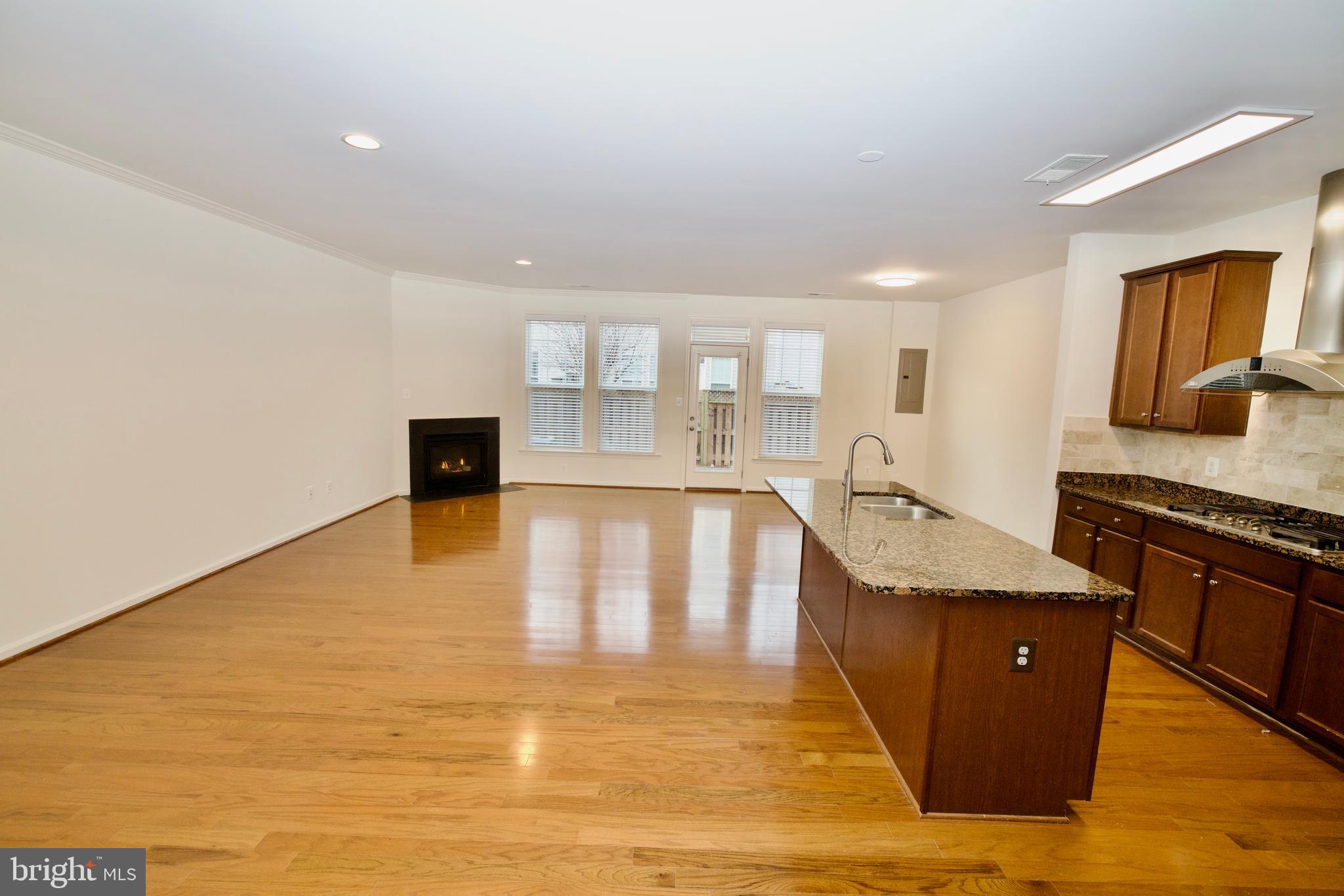 STONE RIDGE LANDBAY 5R - Residential Lease