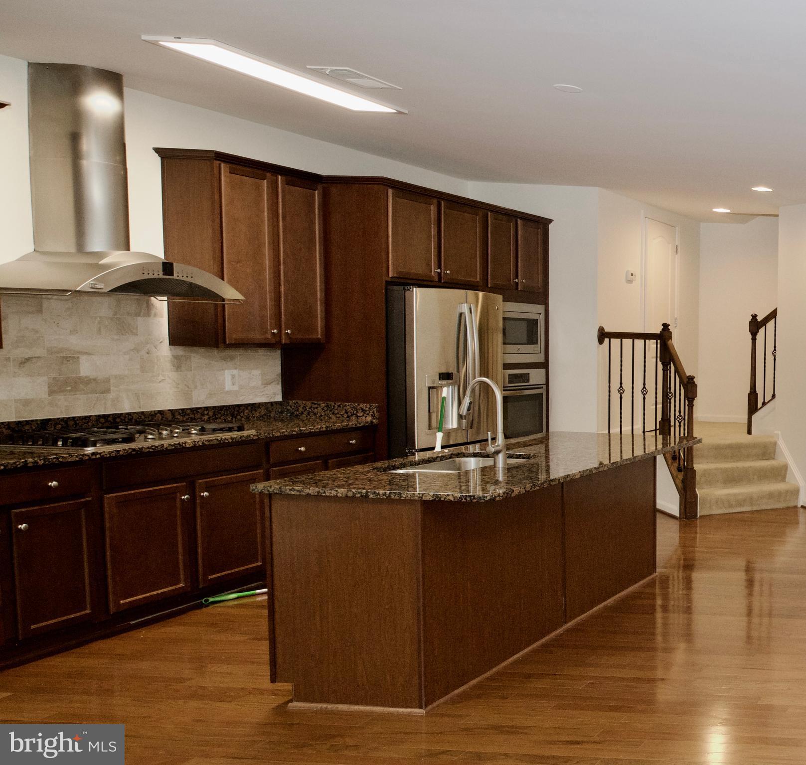 STONE RIDGE LANDBAY 5R - Residential Lease