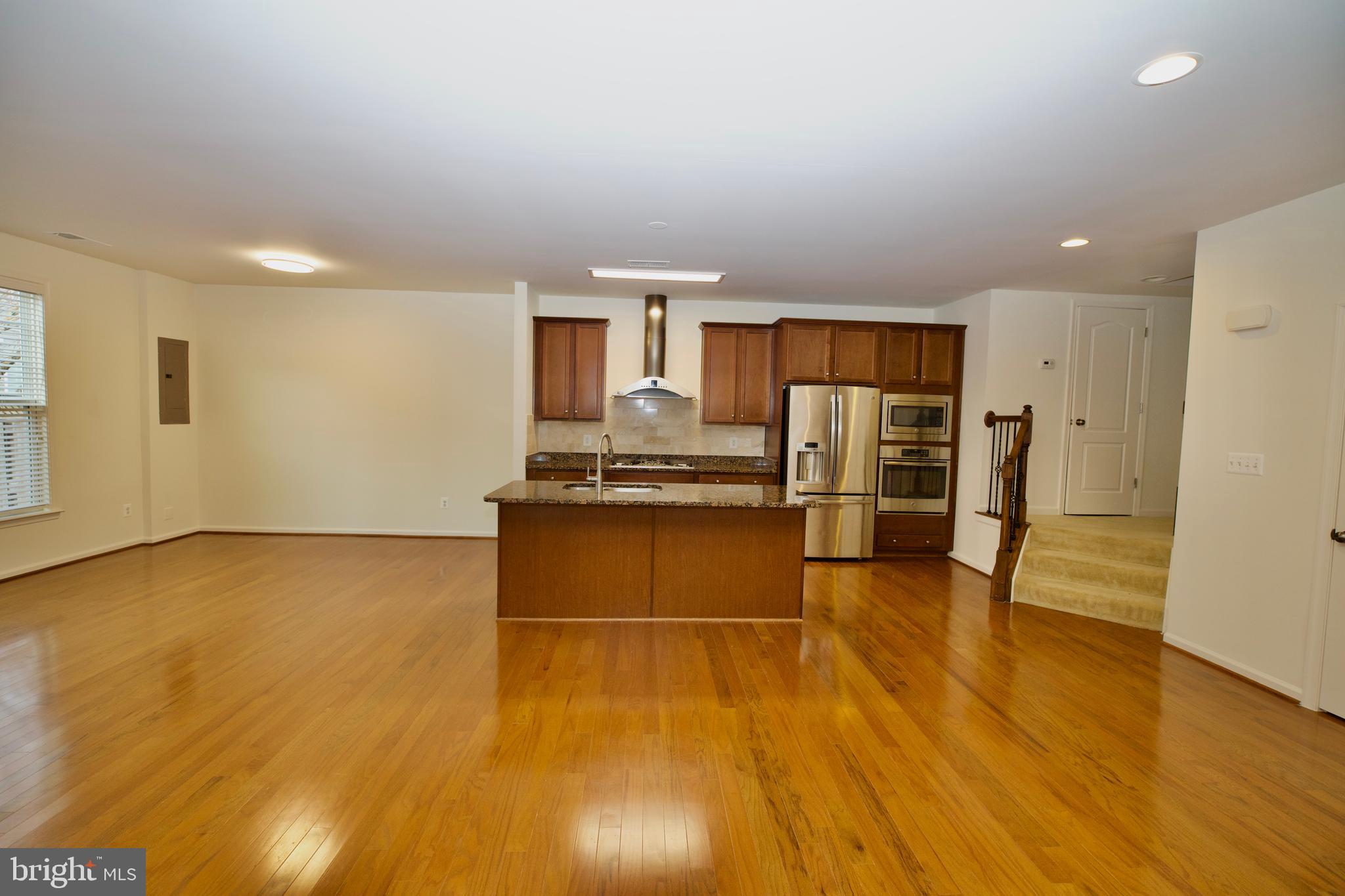 STONE RIDGE LANDBAY 5R - Residential Lease