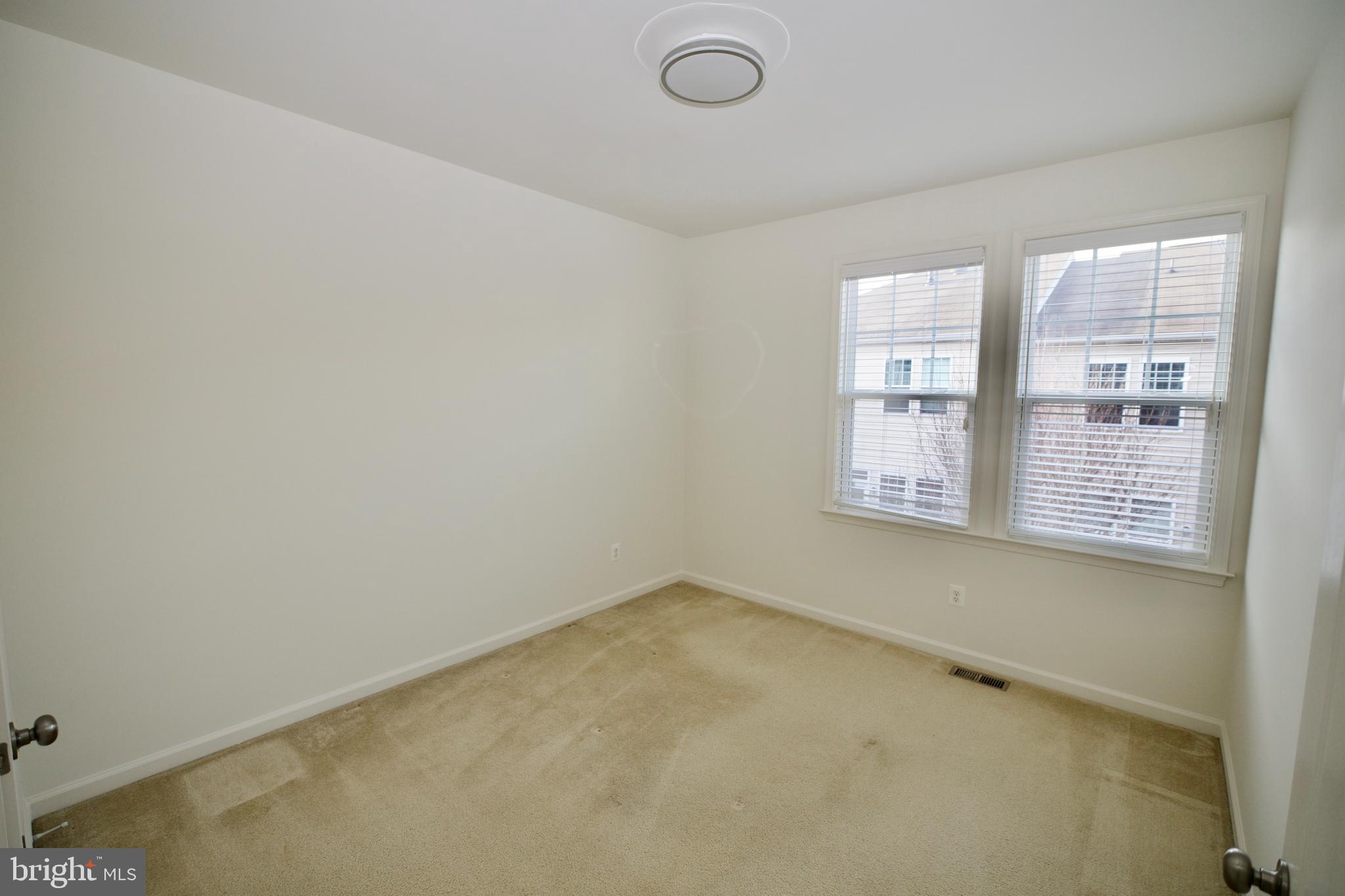 STONE RIDGE LANDBAY 5R - Residential Lease