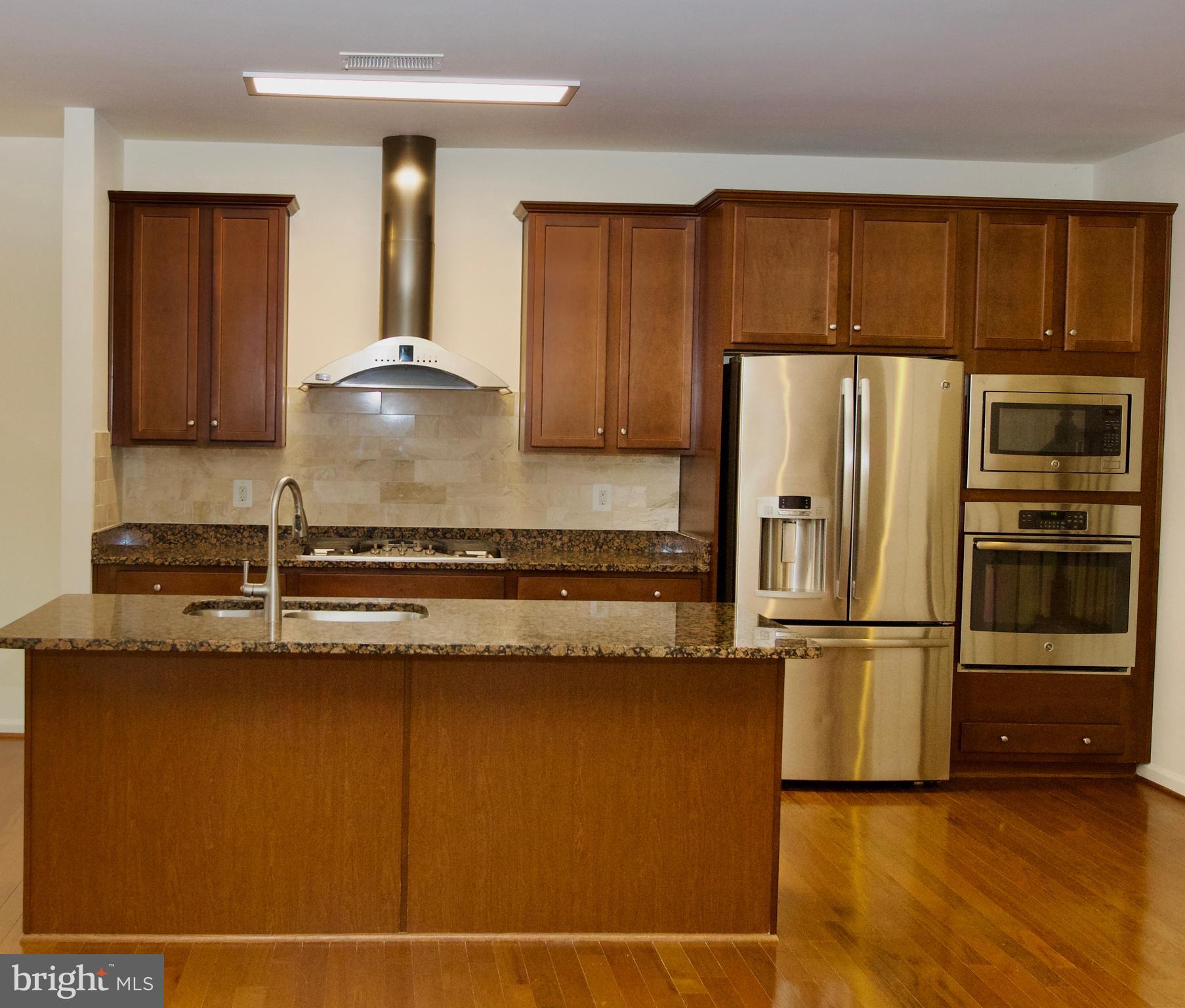 STONE RIDGE LANDBAY 5R - Residential Lease