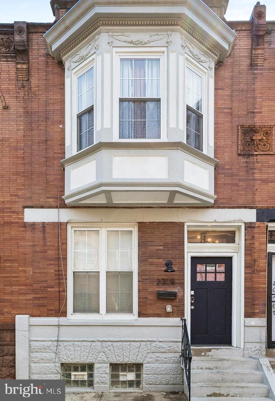 Come check out this recently updated townhome offering an open-concept floor plan. This home features three nicely sized bedrooms with two full bathrooms and lots of natural light. The finished basement provides additional living space perfect for entertaining, a home office, or even a potential fourth bedroom, complete with its own full bathroom. A stylish brick accent wall adds warmth and character, giving the home a nice touch. Don’t miss the opportunity to make this your new home!
